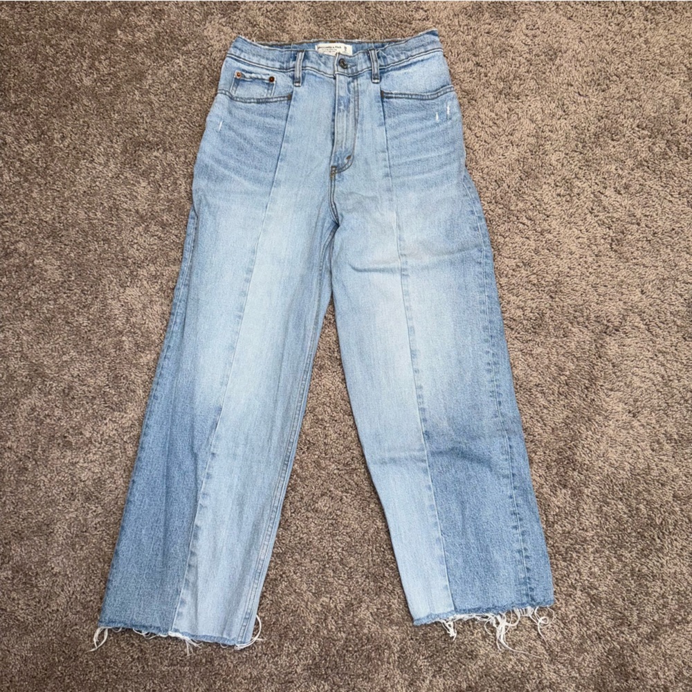 A&F The Crop Wide Leg Ultra High-Rise - Size 28/6 - Light Duo Wash